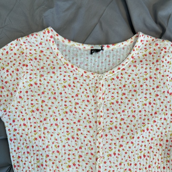 Two Cute Art Class Tops! - Picture 3 of 5